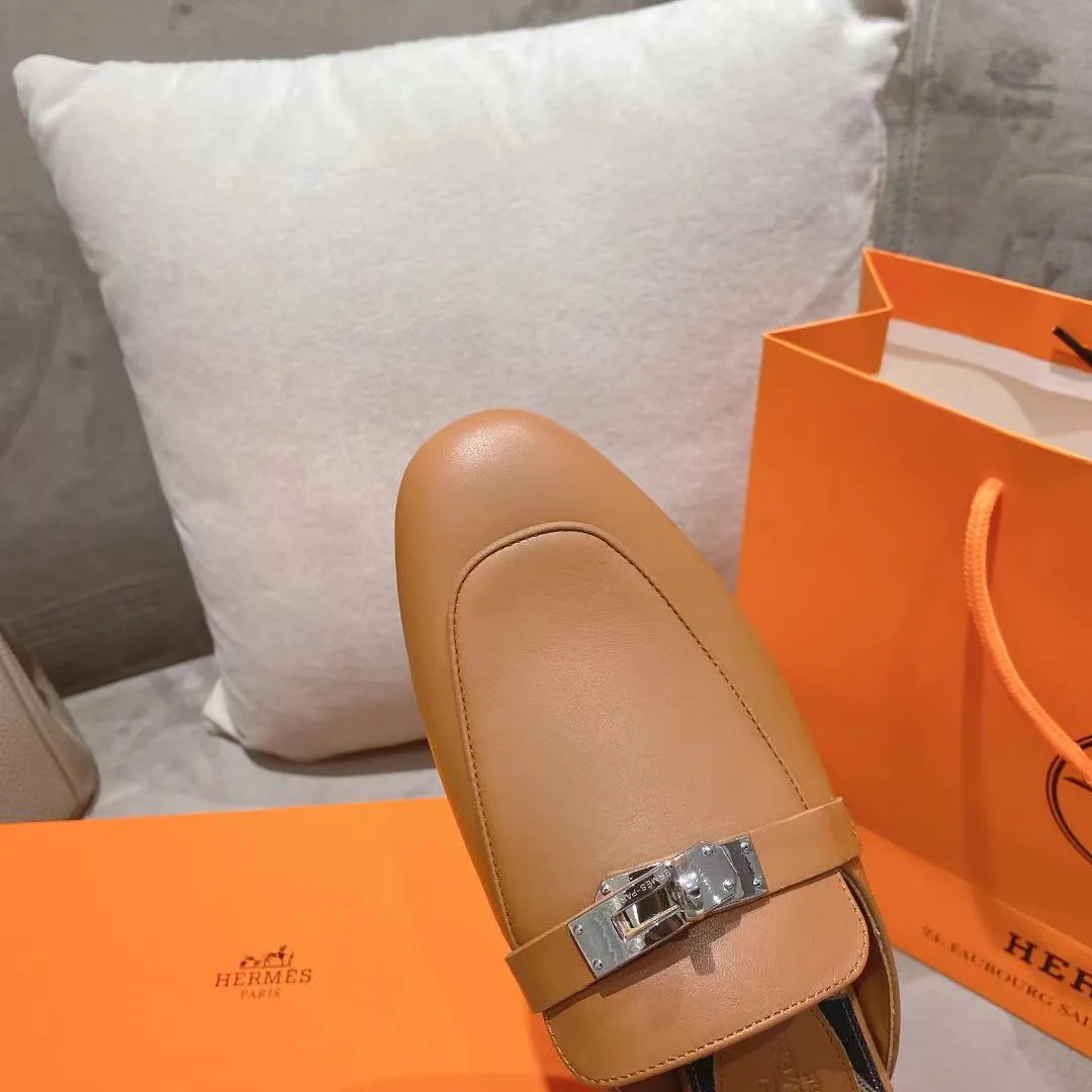 👟👟Ex-factory price 440👟👟Hermes/Hermes new kelly buckle sandal mule shoes for women flat toe lazy shoes and half slippers😄😄😄 Fabric: calfskin lining: sheepskin lining/3D floral cloth🌸🌸🌸 Code number: 35 36 37 38 39 40 41 Color: Black White Brown Outsole: Anti-leather pattern rubber outsole